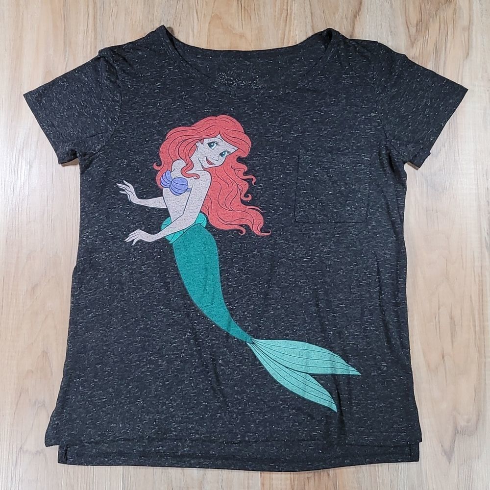 🔹️Disney Heathered Black Graphic Ariel Short Sleeve Top Small